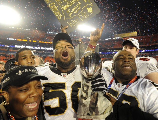 New Orleans Saints cieszą się po pokonaniu w finale rozgrywek Super Bowl Coltów 31:17