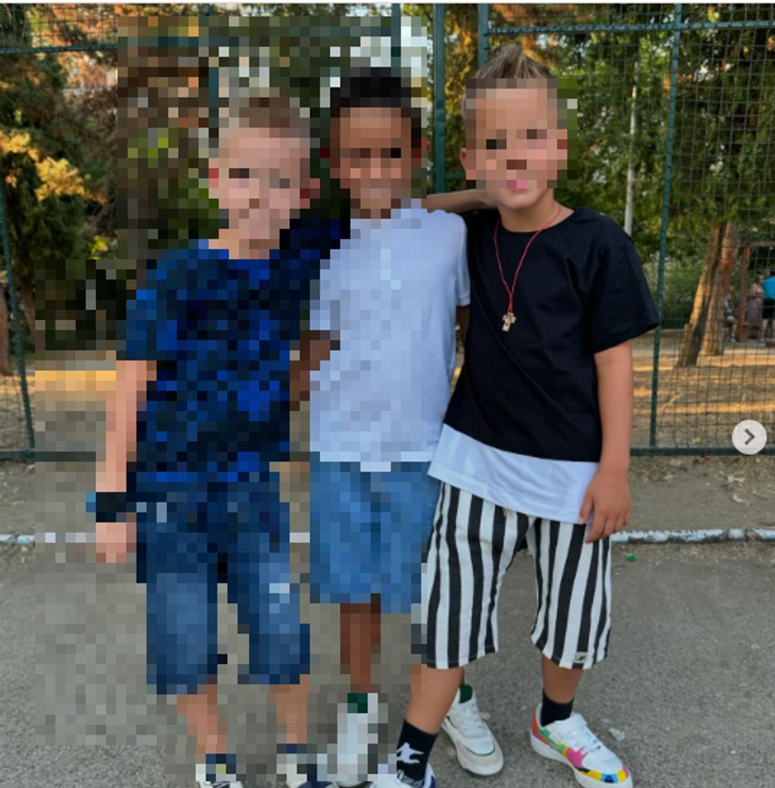 Sin Milice Dabović sa drugarima