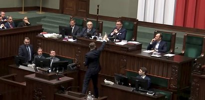 Niecodzienny wniosek formalny w Sejmie. Hołownia zachwycony: Ma talent, złoty przycisk!