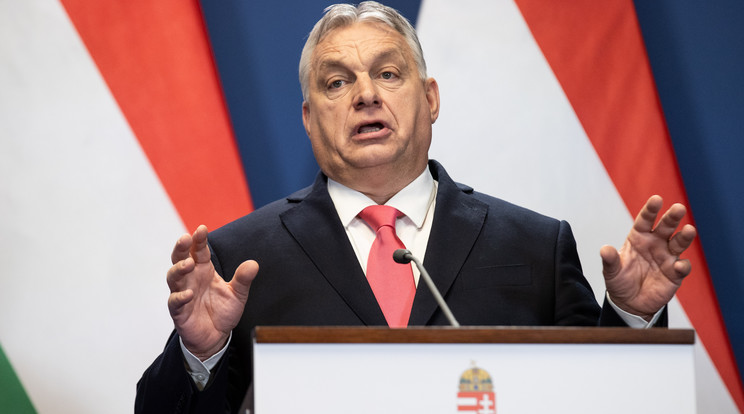 Orbán Viktor a holnapi évértékelőre készül, miközben tízezrek tüntetnek a Hősök terén / Fotó: Zsolnai Péter