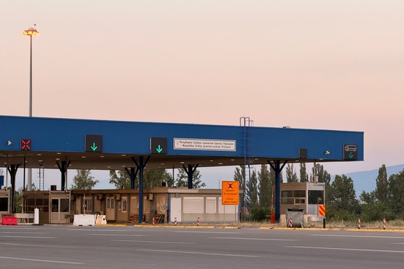Nepregledna kolona automobila, 10 autobusa, OPŠTI KOLAPS: Srbi bili spremni na sate čekanja, a onda je iz kućice izašao grčki policajac