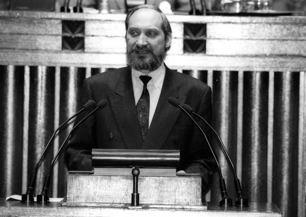 Warszawa 1992. Antoni Macierewicz, minister spraw wewnętrznych