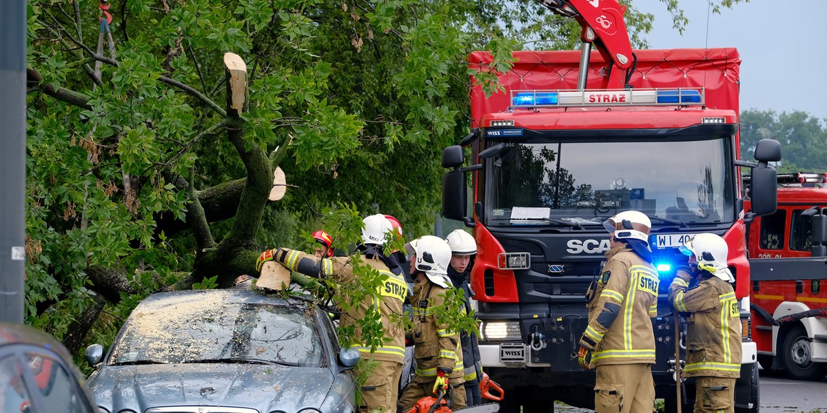 Burze nad Warszawą. Ostrzeżenia IMGW - Wiadomości