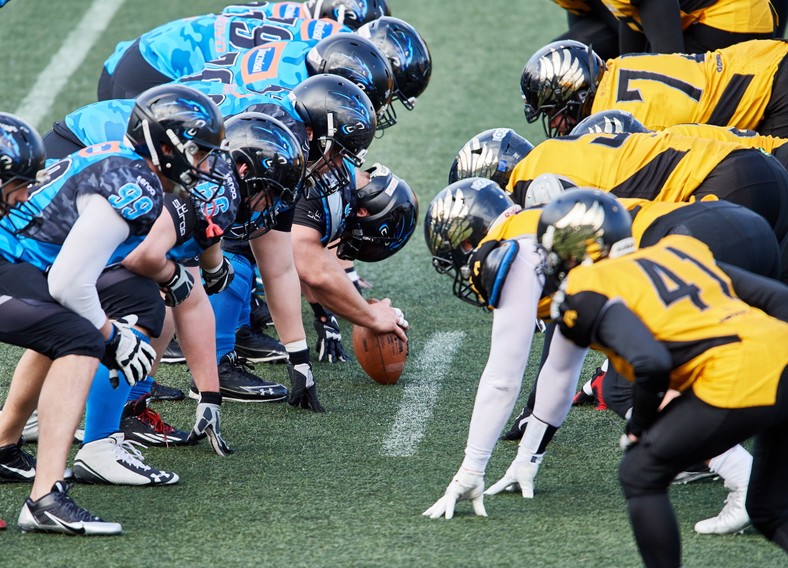 Zawodnicy Seahawks Gdynia (P) i Panthers Wrocław (L) - zdjęcie archiwalne