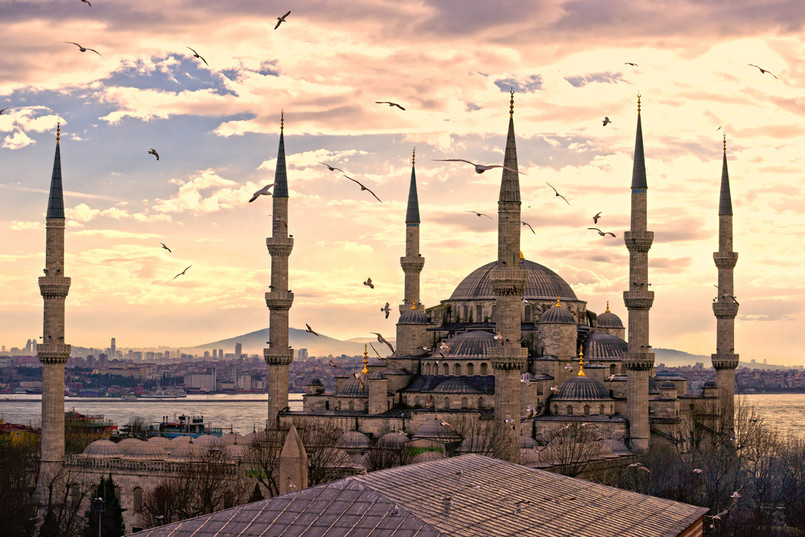 Błękitny Meczet w Stambule (Sultanahmet Camii). Wybudowany w XVII wieku na polecenie sułana Ahmeda I