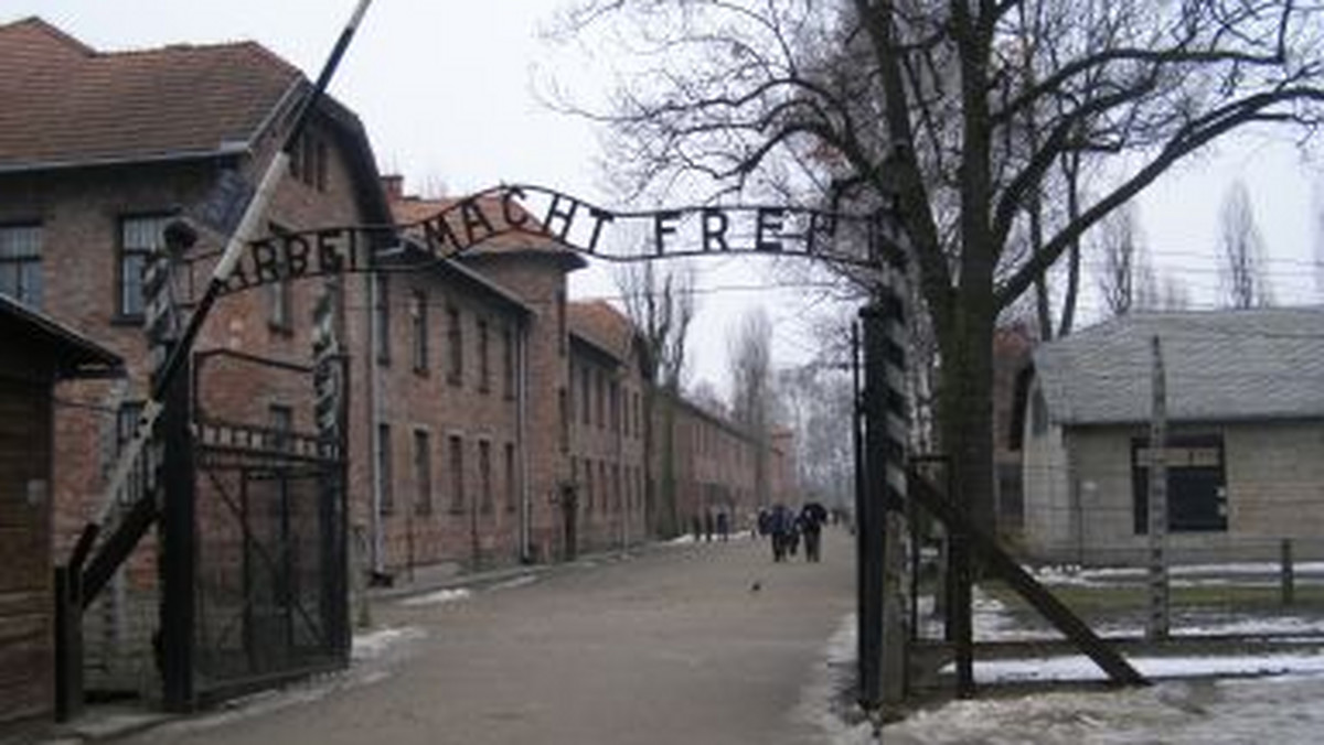 Kontrowersje wokół hasła Holokaust w Wikipedii.Zapadła ważna decyzja