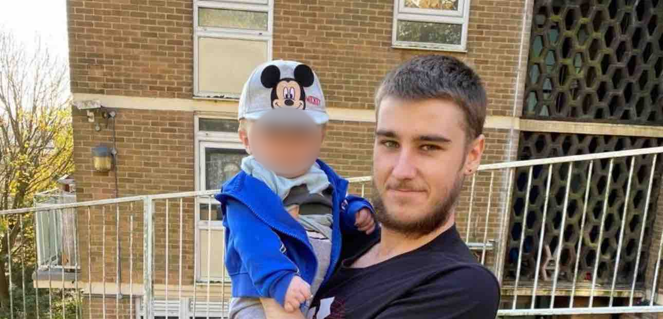 Callum po sebe zanechal malého syna.