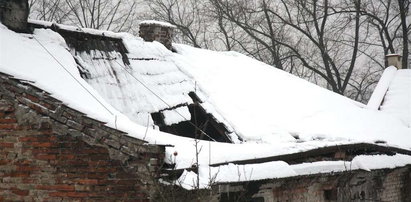 Dach runął pod śniegiem