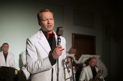 Był jazz, są "Excentrycy". Muzyka ze swingujcej komedii z Maciejem Stuhrem trafiła na płyty [ZDJĘCIA]