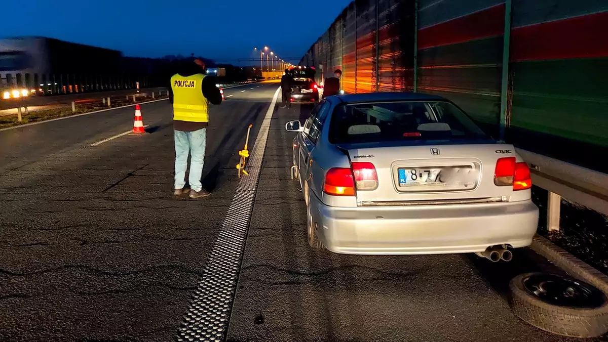 Podczas wymiany opony został potrącony na drodze szybkiego ruchu