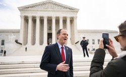 Technologia "deep fake" pomoże Rosji wpływać na wybory w USA? Szef komisji wywiadu ostrzega