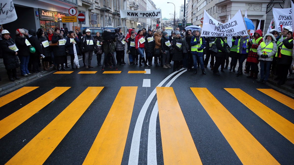 Pikieta żon górników i pracownic kopalni w Warszawie