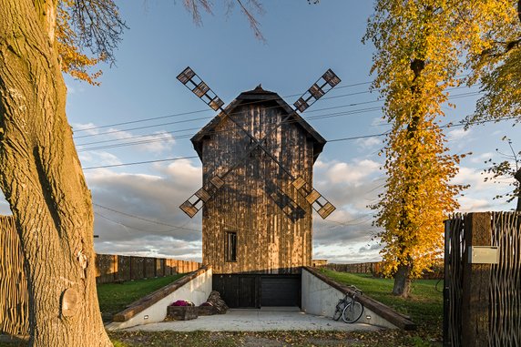 Dom w starym wiatraku na Lubelszczyźnie. Architekci zmienili ruinę w cudo!