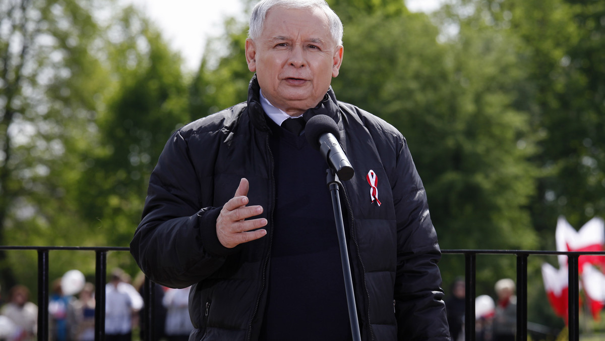 Prezes PiS Jarosław Kaczyński mówił w Wysokiem Mazowieckiem (Podlaskie), że zbliżające się wybory do Parlamentu Europejskiego będą "pierwszym krokiem na drodze, która może doprowadzić do dobrej zmiany w naszym kraju".