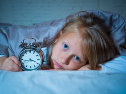 Dziecko cierpi na bezsenność? Pomoże mu... "powrót do średniowiecza"