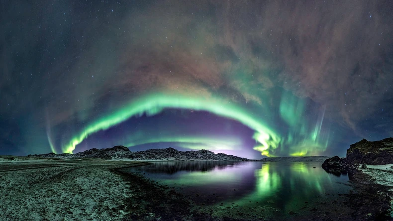 Nestvaran prizor aurore borealis