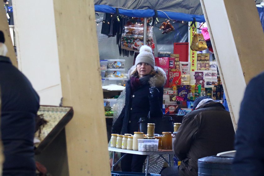 Małgorzata Tusk na świątecznych zakupach na ryneczku