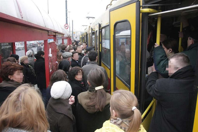 Chaos i bałagan po zamknięciu metra