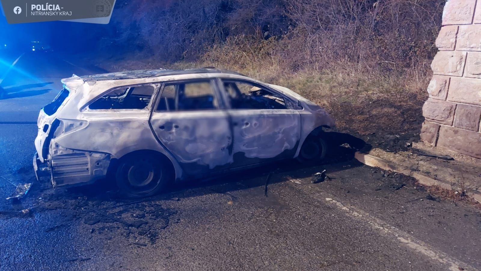 Pri tragickej nehode auto narazilo do mosta. 