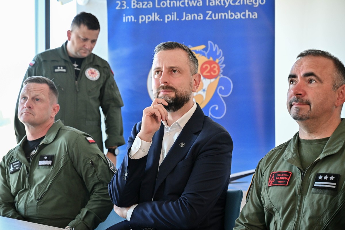 - Nie wyślemy polskich żołnierzy na Ukrainę. To jest stanowisko rządu nie od tygodnia, tylko od wielu miesięcy - powiedział wicepremier, szef MON. Jego zdaniem takie stanowisko podziela nie tylko koalicja rządowa, ale wszyscy Polacy.