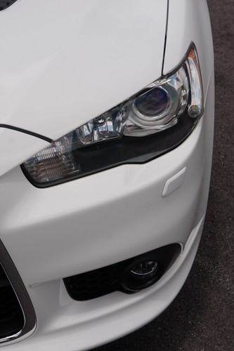 Reflektory potrafią doświetlać zakręty