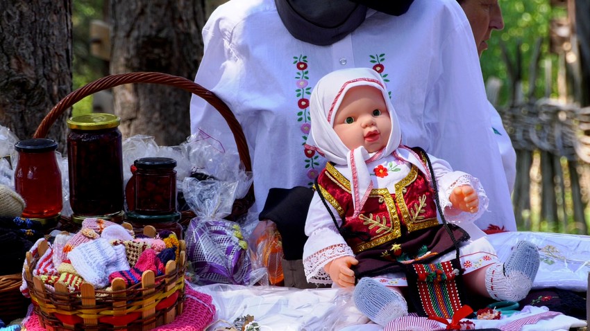 U Sirogojnu se svake godine održava tradicionalni Vašar starih zanata, koji privlači posetioce i izlagače iz celog sveta