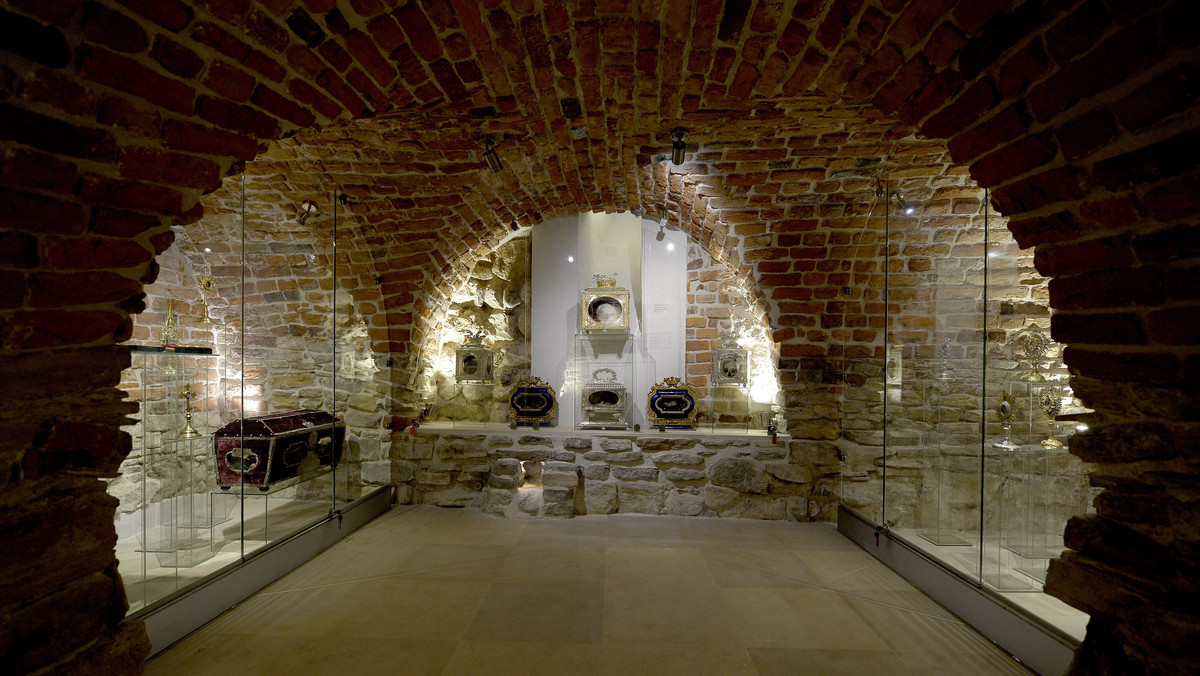 W Przemyślu (Podkarpackie) udostępnione zostały zwiedzającym podziemia bazyliki archikatedralnej. Wybudowany w l. 1460-95 i przebudowany w XVIII w. kościół jest jednym z najcenniejszych i najstarszych zabytków na Podkarpaciu.