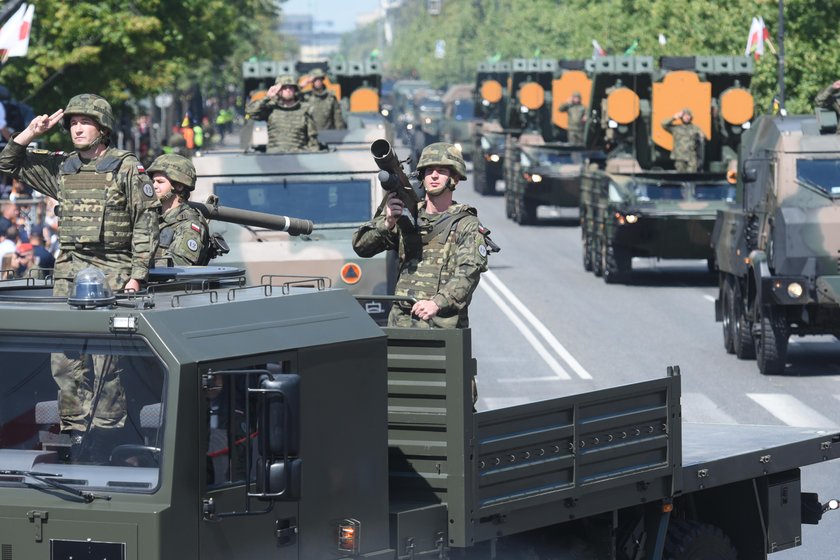 Defilada z okazji Święta Wojska Polskiego [ZDJĘCIA!]