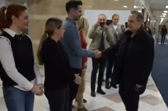"IZA MENE SU DANI KOJI MENJAJU POGLED NA ŽIVOT" Dačić se vratio na posao uz doček zaposlenih (VIDEO)