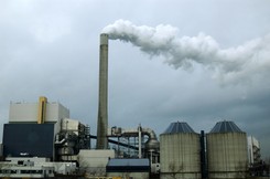 Smog, rak i wielomilionowe kary za brak recyklingu. Dym wokół spalarni gęstnieje