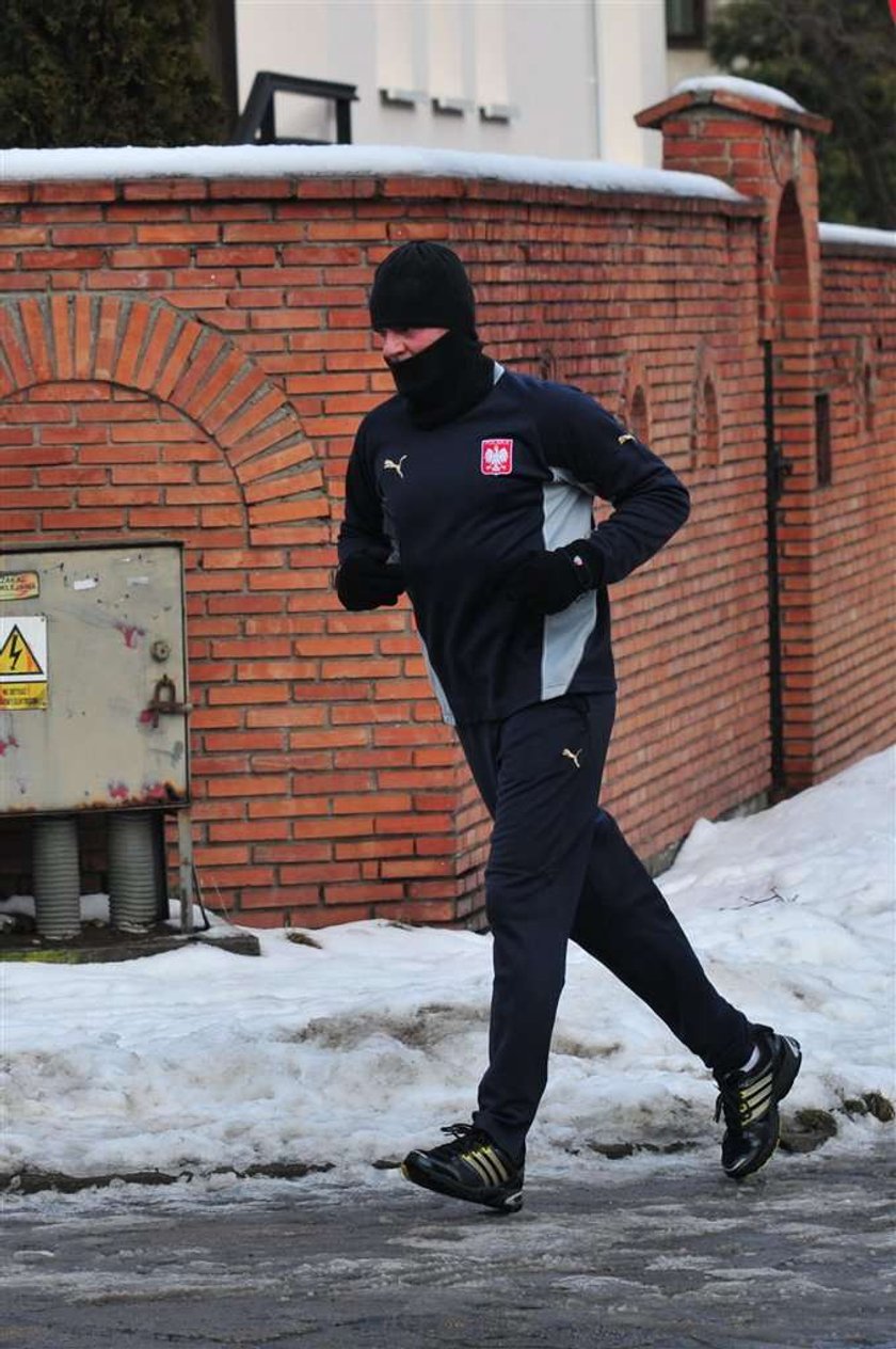 73 frajerów złożyło się na jogging premiera