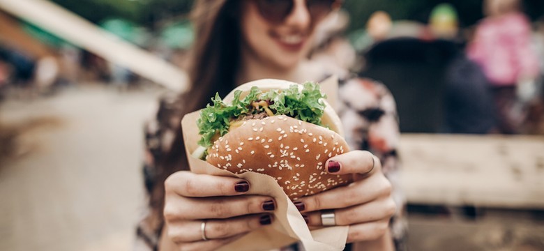 Jesz w hotelu, barze lub restauracji? Poznaj swoje prawa