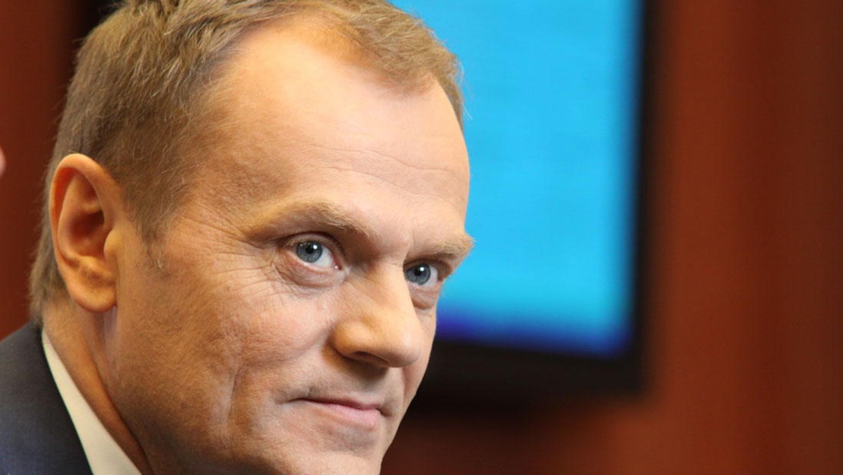 Paryż: Donald Tusk jeździ na hulajnodze 