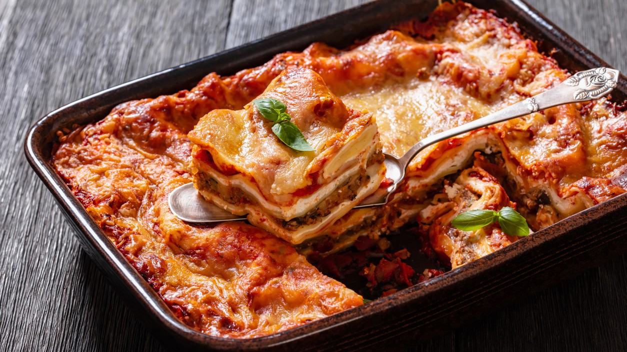 Zdravé a chutné lasagne plnené sezónnou zeleninou a lahodným tvarohom sú hitom leta (ilustračné foto).