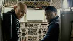 Komedia akcji ominęła kina, ale podbiła Netflixa. Teraz obejrzysz ją w telewizji