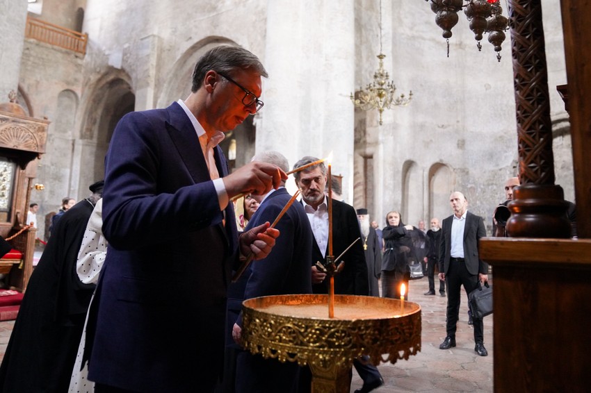 Aleksandar Vučić sa suprugom Tamarom u poseti manastiru Sveti Đorđe   