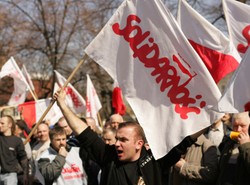 "Łapy precz od naszych miejsc pracy i IPN"