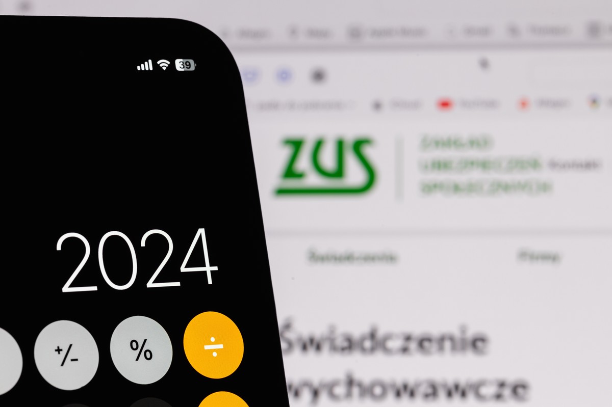PUE ZUS. Jak złożyć wniosek na 800 plus i 300 plus? Poradnik krok po kroku