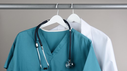 Medycyna dwóch prędkości? Raport NIL ujawnia przepaść między „starymi” a „nowymi” uczelniami