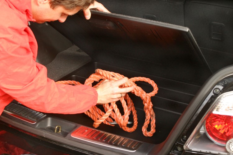 Zakaz używania 'awaryjnych' w trakcie jazdy