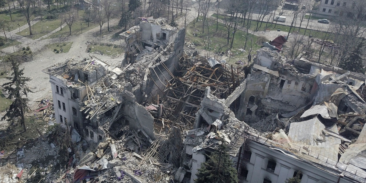 Rosjanie pozostawiają po sobie krajobraz zniszczenia. 