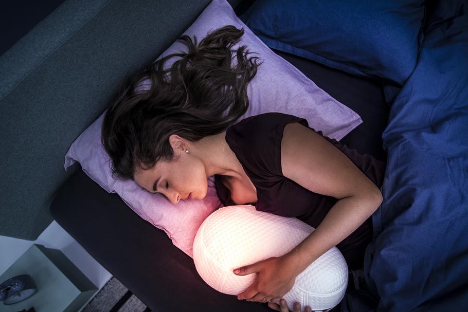 Inconnu - robot do przytulania, który ułatwia zasypianie