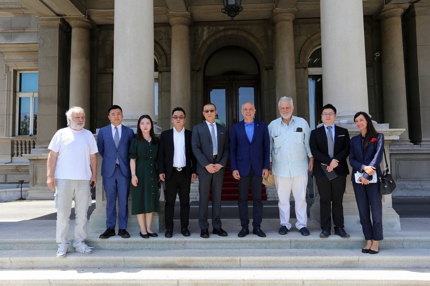 Producenti iz Kine danas u Starom dvoru