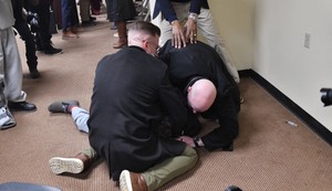 Napadnuta poslanica u Mineapolisu