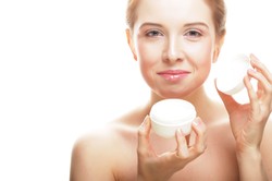 Plan naprawczy dla skóry: co powinny zawierać kosmetyki używane jesienią