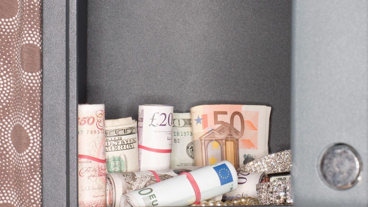 Money and jewelry inside a safe