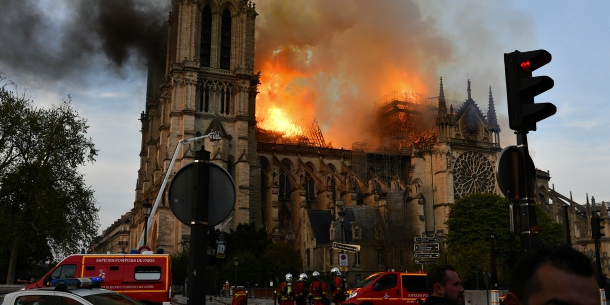 Przewodniczący PE Antonio Tajani zaapelował do posłów, by oddawali swoje pensje na odbudowe Notre Dame