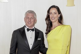 Ana Ivanović SKINULA BASTIJANOVU BURMU i stavila OSKAROV PRSTEN! Ponosno ga pokazala na novoj slici, a zbog njegove GLAMUROZNOSTI I GRANDIOZNOSTI sve drugo palo je u drugi plan