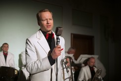 Był jazz, są 'Excentrycy'. Muzyka ze swingujcej komedii z Maciejem Stuhrem trafiła na płyty [ZDJĘCIA]