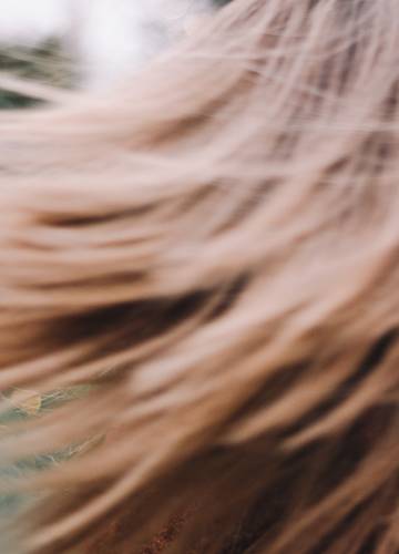 Jesienny RANKING 5 wcierek zagęszczających włosy, które poskromią wypadanie  i zakola | Ofeminin
